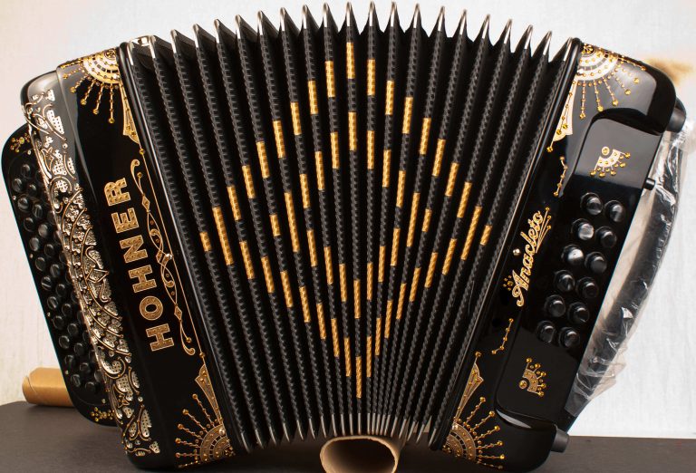 15A8300, HOHNER ANACLETO 'REY DEL NORTE TTS', 3ROW/TWOTONE, BUTTON